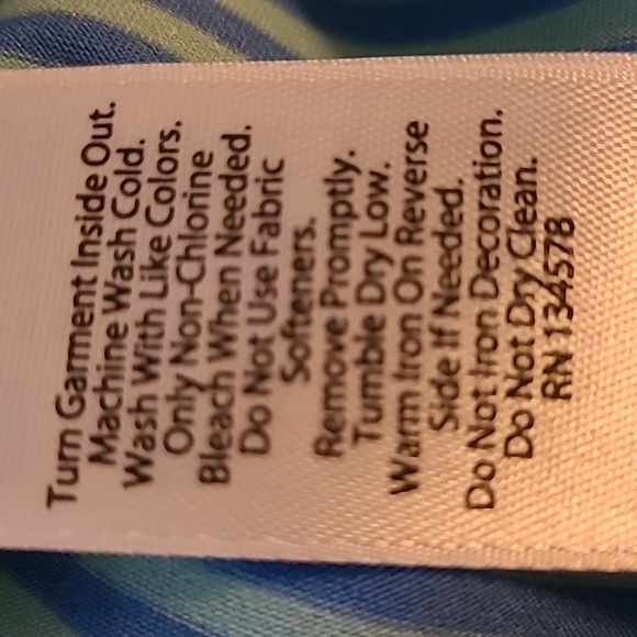 Vineyard Vines Performance. Size L - Picture 3 of 3